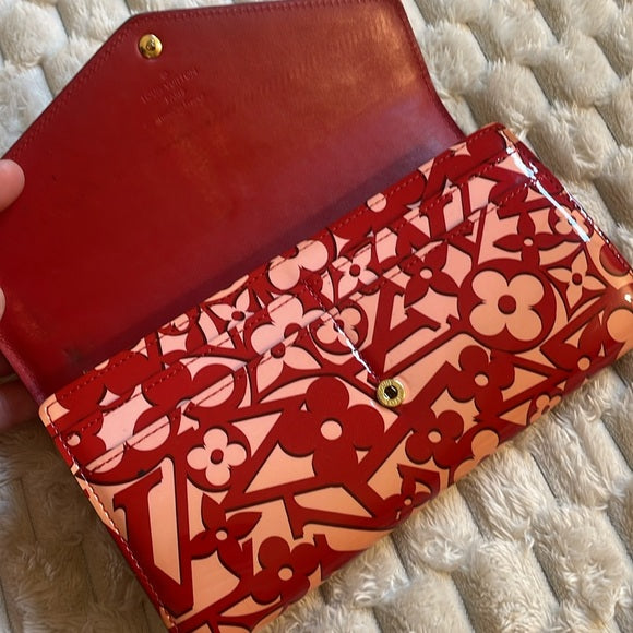 Louis Vuitton Patent Sweet Monogram Sarah Wallet Pomme D'Amour